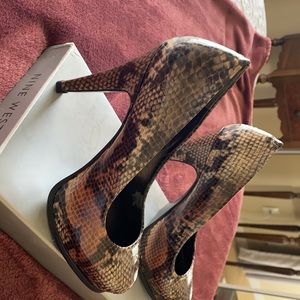 Nine West size 6.5 Snakeskin platform pumps. Never worn
